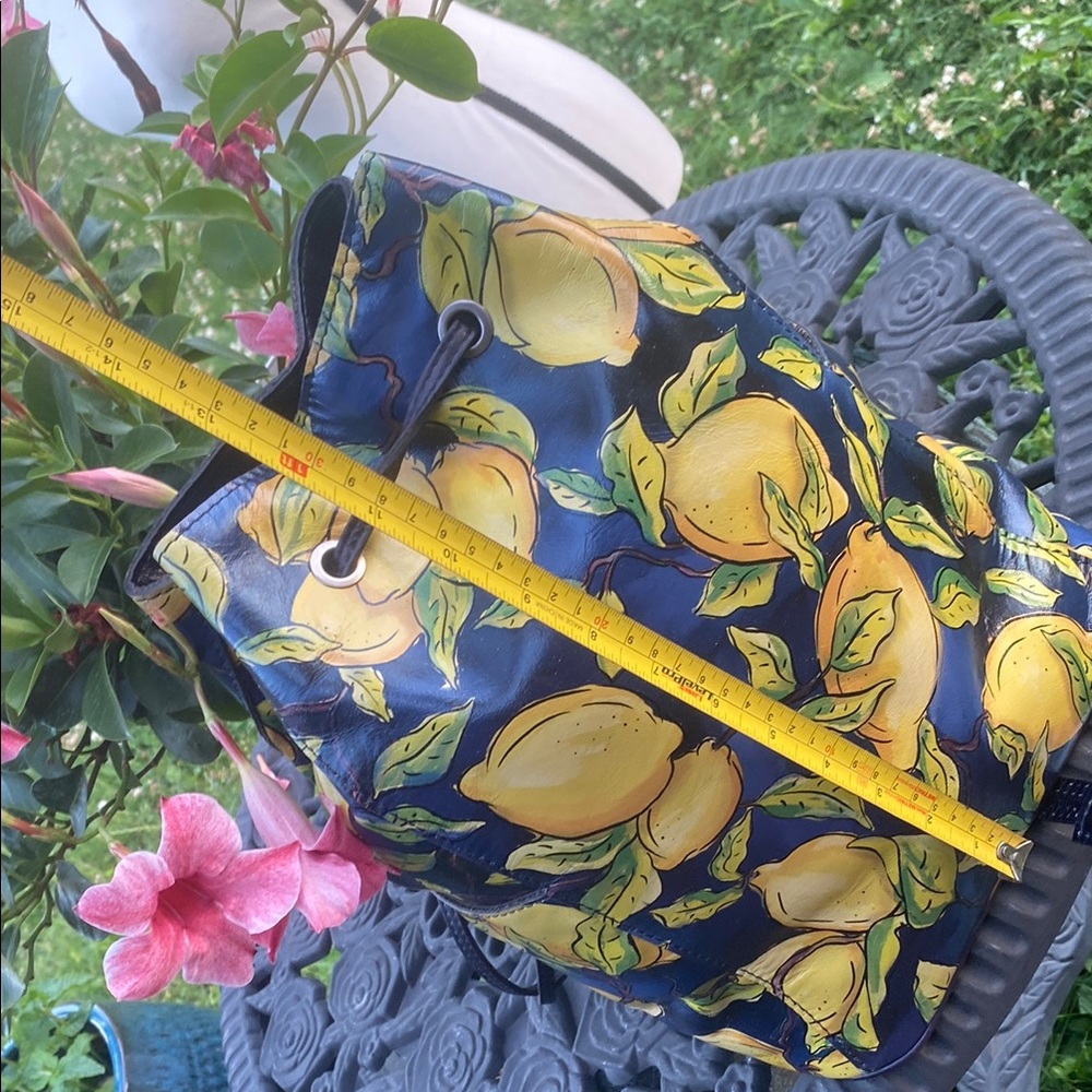 🍋🍋🍋💛💚Gorgeous patricia nash Lemon Print Drawstring Backpack navy blue . - Picture 11 of 14